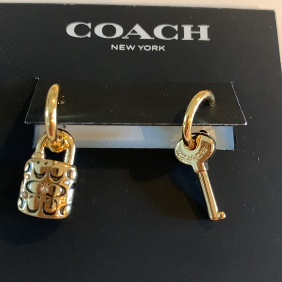 NWT Coach of NY Lock and Key Earrings - Picture 7 of 8